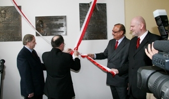 In remembrance of Prof. Jamontt and Prof. Niesiołowski 2007-03-22